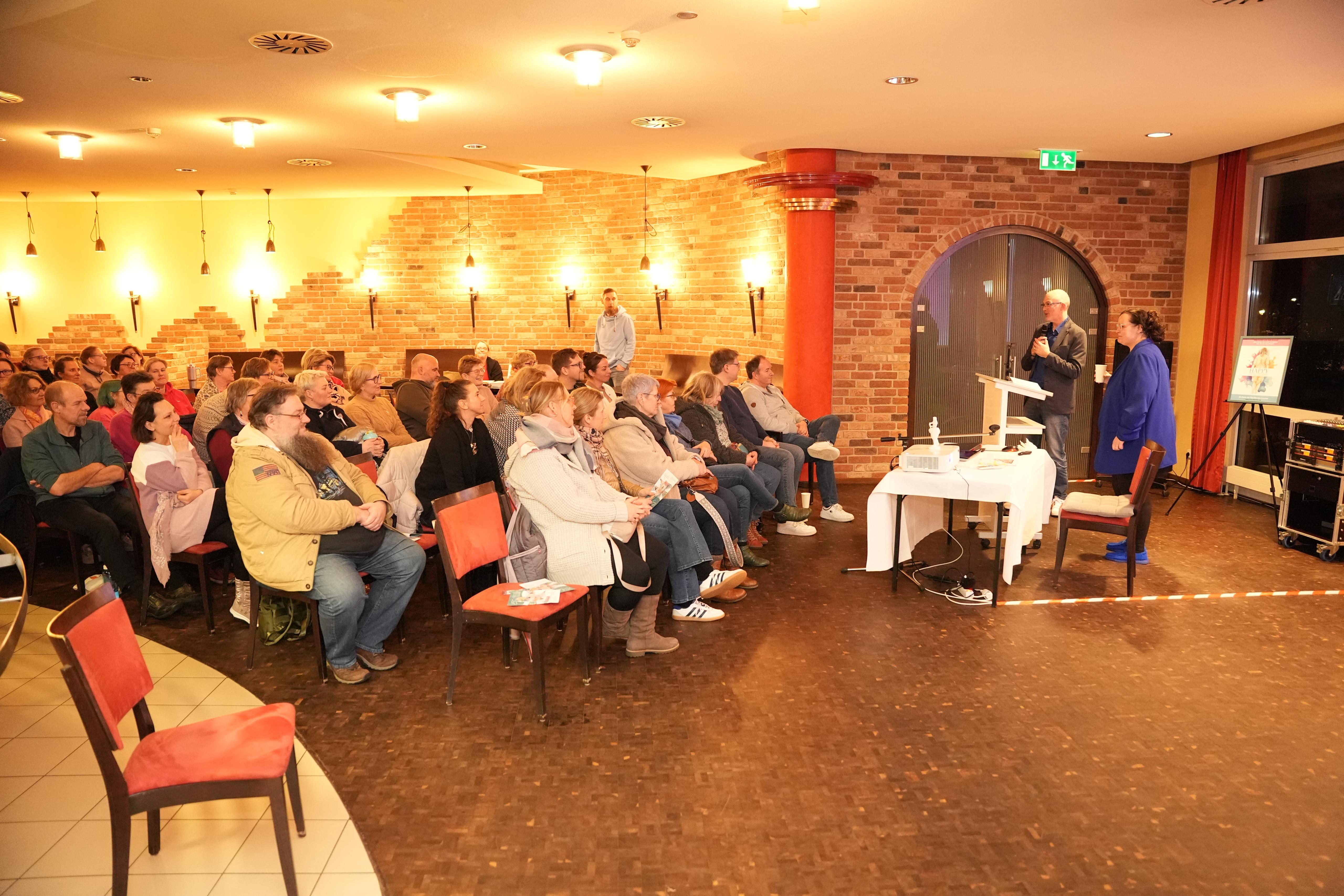 Lesung Happy Hippotrophie mit Tina Mareike Kuschel Adipositas Selbsthilfegruppe